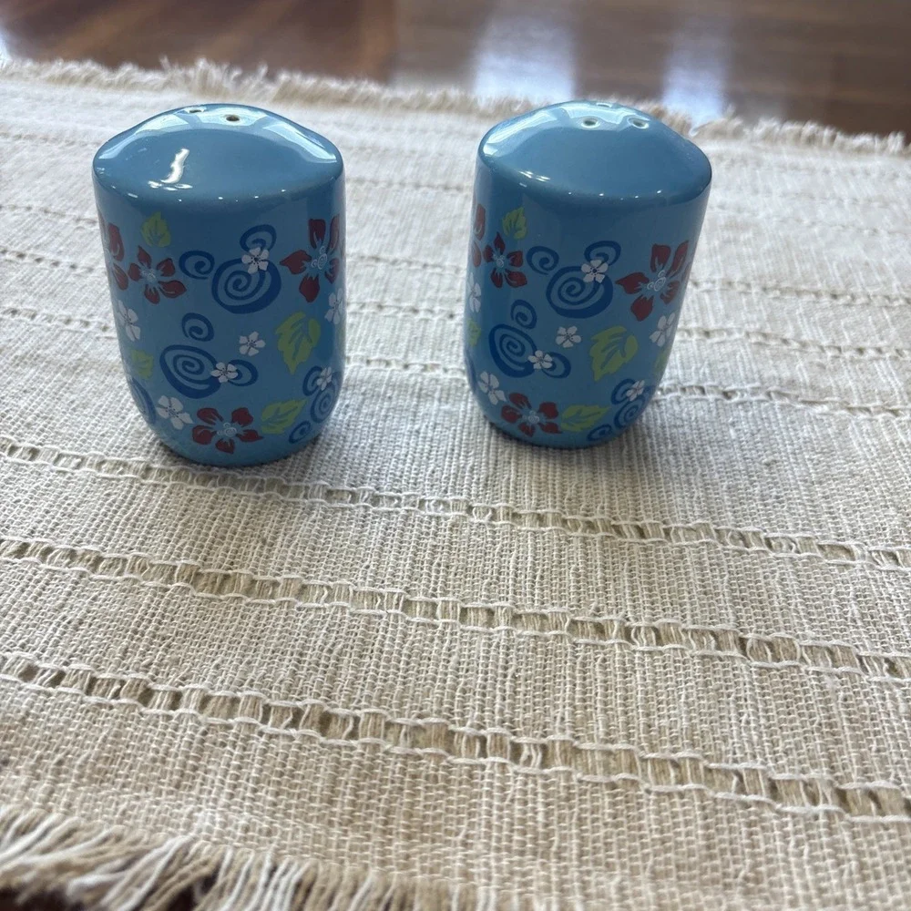 Disney‎ Parks Mickey Mouse Pattern Salt and Pepper Shakers RETIRED